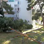 Sunny Near In Apartment Split