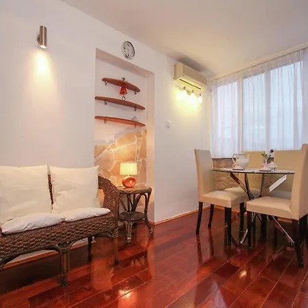 Apartment Sunny Near In