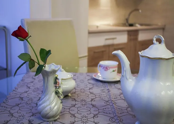 Sunny Near In Apartment *