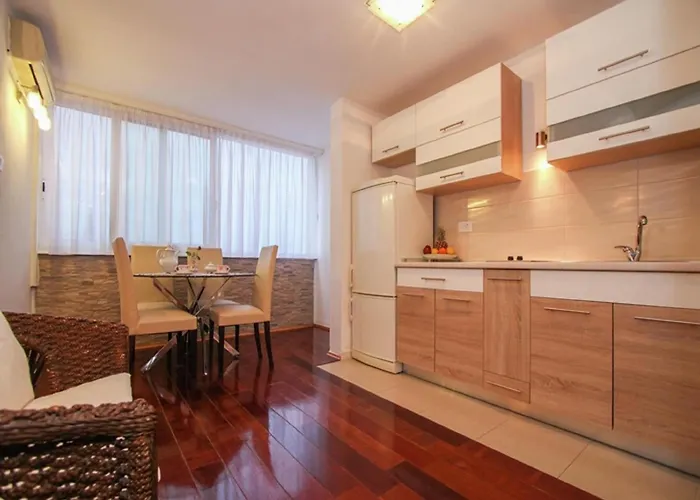 Sunny Near In Apartment