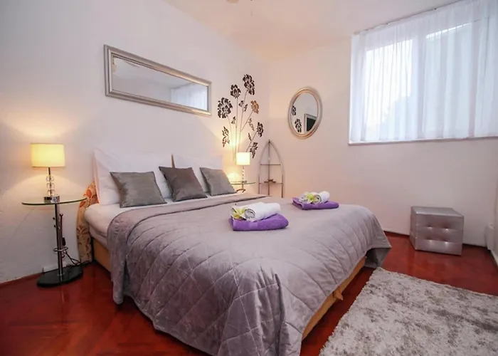 Sunny Near In Apartment