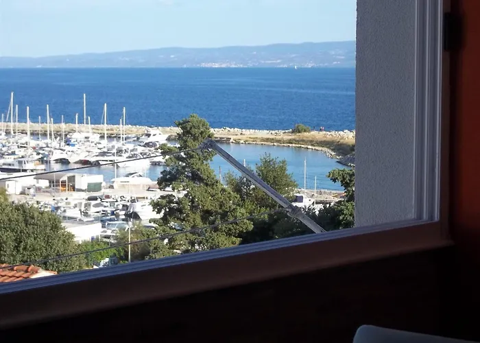 Sunny Near In Apartment