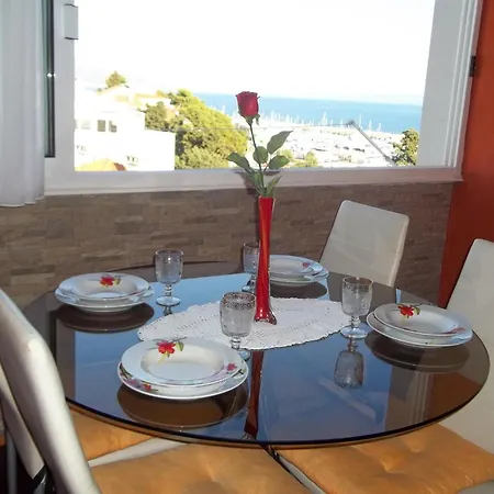 Sunny Near In * Split