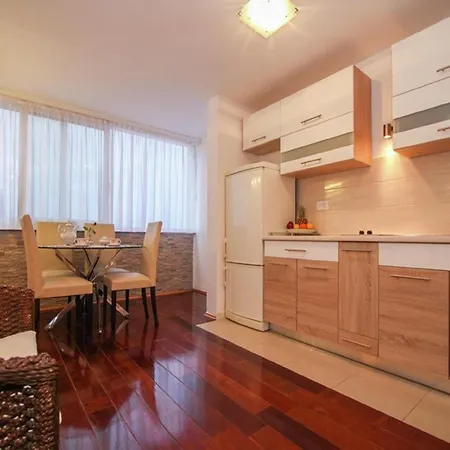 Sunny Near In Apartment