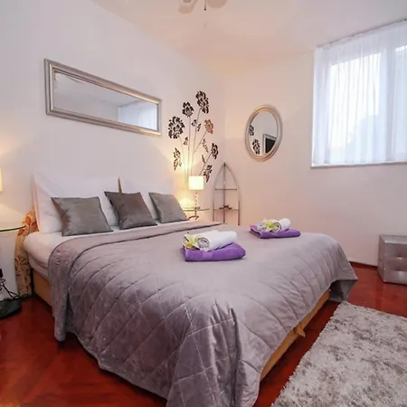 Sunny Near In Apartment