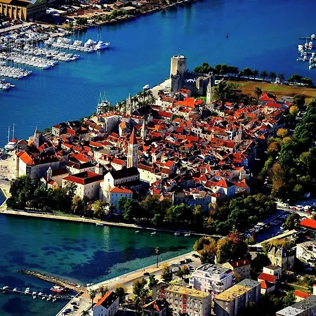 Sunny Near In Split