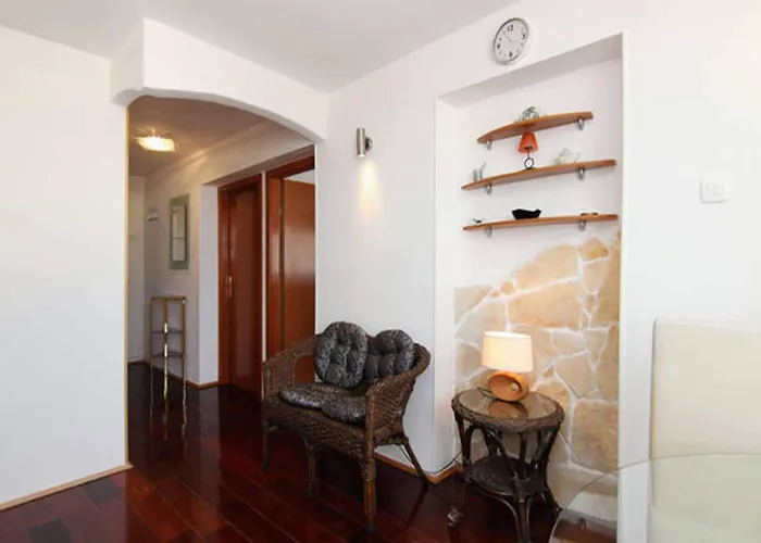 Apartment Sunny Near In Split