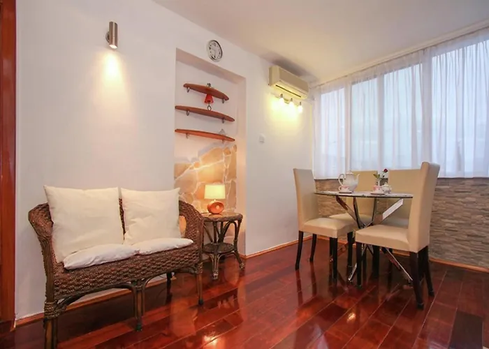 Apartment Sunny Near In