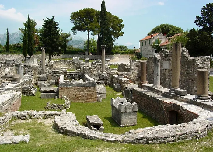 Sunny Near In Apartment *